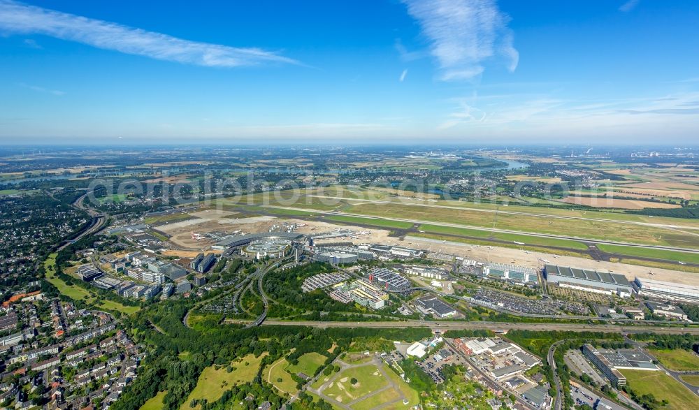 Düsseldorf from above - Grounds of the airport - City in Dusseldorf in the federal state North Rhine-Westphalia