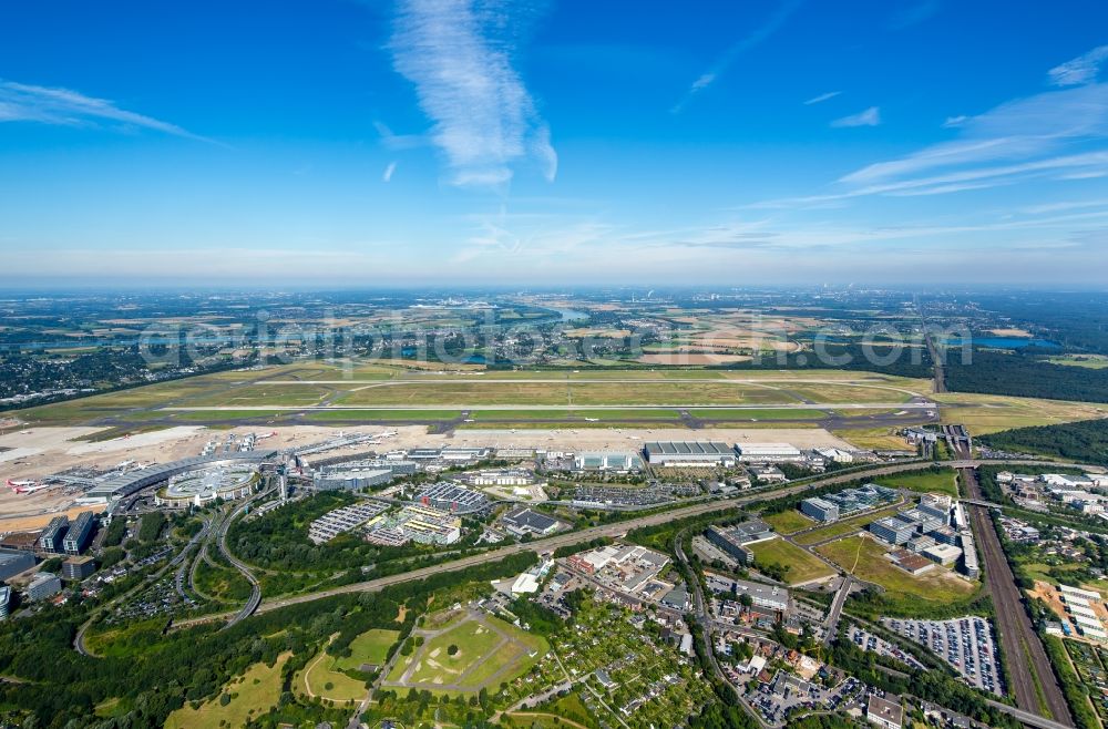 Düsseldorf from the bird's eye view: Grounds of the airport - City in Dusseldorf in the federal state North Rhine-Westphalia