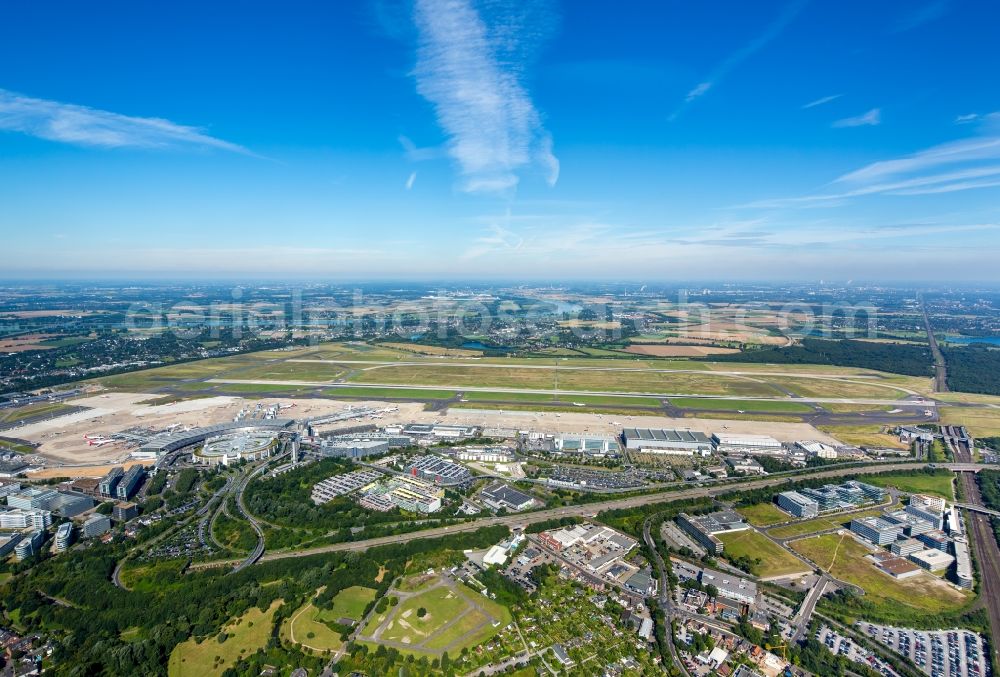 Aerial image Düsseldorf - Grounds of the airport - City in Dusseldorf in the federal state North Rhine-Westphalia