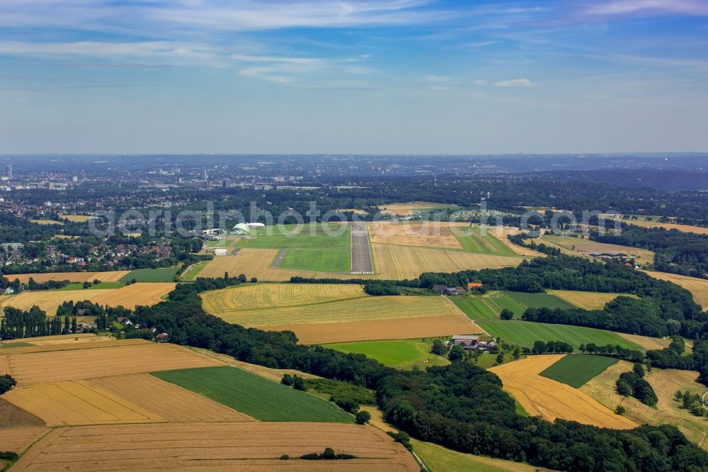 Aerial photograph Mülheim an der Ruhr - Area- landing runway of the airport in Essen / Muelheim in North Rhine-Westphalia. He is a commercial airport and is nationally significant for the commercial pilot license and serves as the home base of blimps