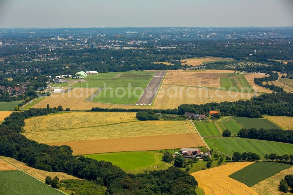 Mülheim an der Ruhr from the bird's eye view: Area- landing runway of the airport in Essen / Muelheim in North Rhine-Westphalia. He is a commercial airport and is nationally significant for the commercial pilot license and serves as the home base of blimps