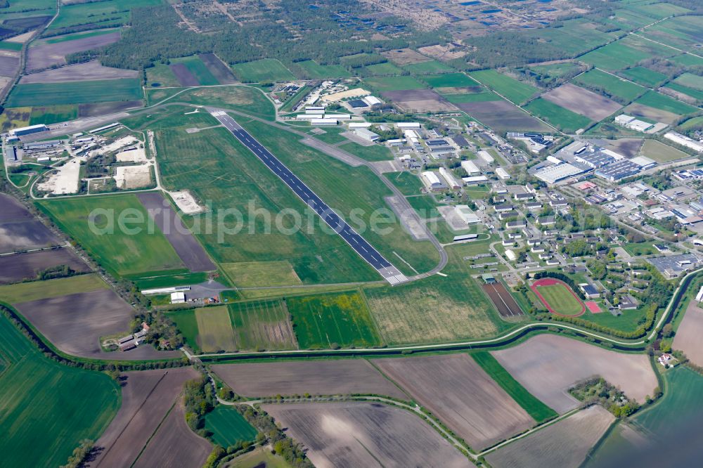 Aerial image Diepholz - Runway with hangar taxiways and terminals on the grounds of the airport Fliegerhorst Diepholz in Diepholz in the state Lower Saxony, Germany