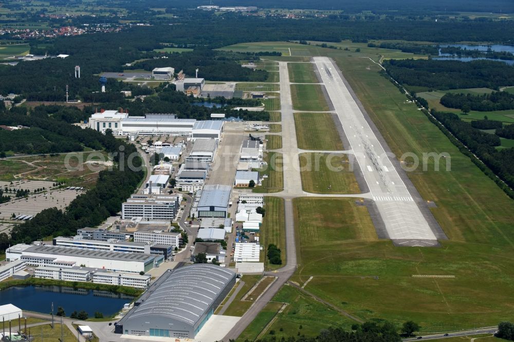 Aerial photograph Manching - Runway with hangar taxiways and terminals on the grounds of the airport - Fliegerhorst Ingolstadt/Manching (IGS) on Augustinerweg in Manching in the state Bavaria, Germany