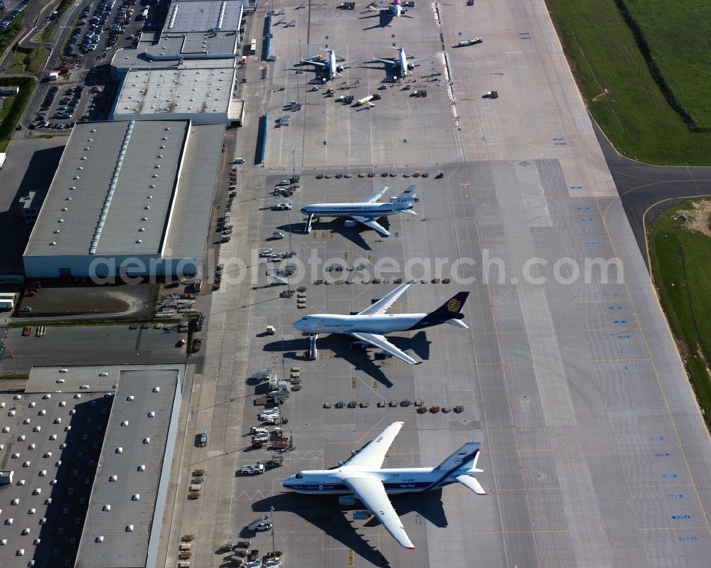 Aerial photograph Lautzenhausen - Runway with hangar taxiways and terminals on the grounds of the airport Frankfurt-Hahn in Lautzenhausen in the state Rhineland-Palatinate, Germany