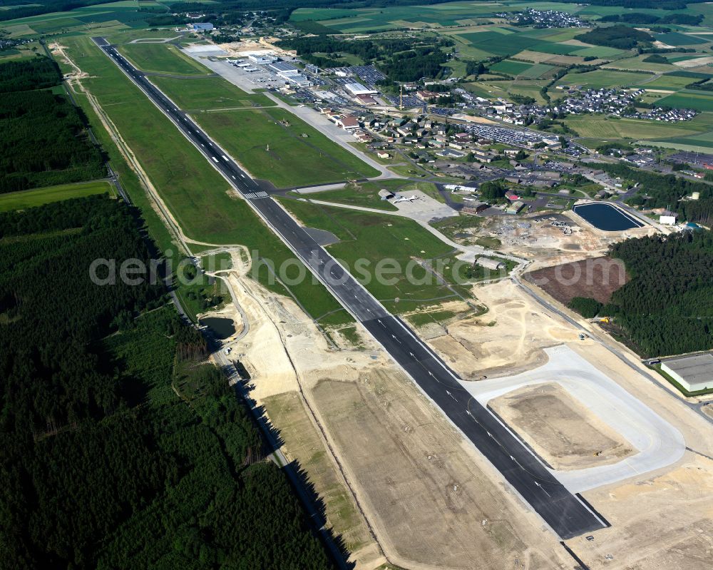 Lautzenhausen from the bird's eye view: Runway with hangar taxiways and terminals on the grounds of the airport Frankfurt-Hahn in Lautzenhausen in the state Rhineland-Palatinate, Germany