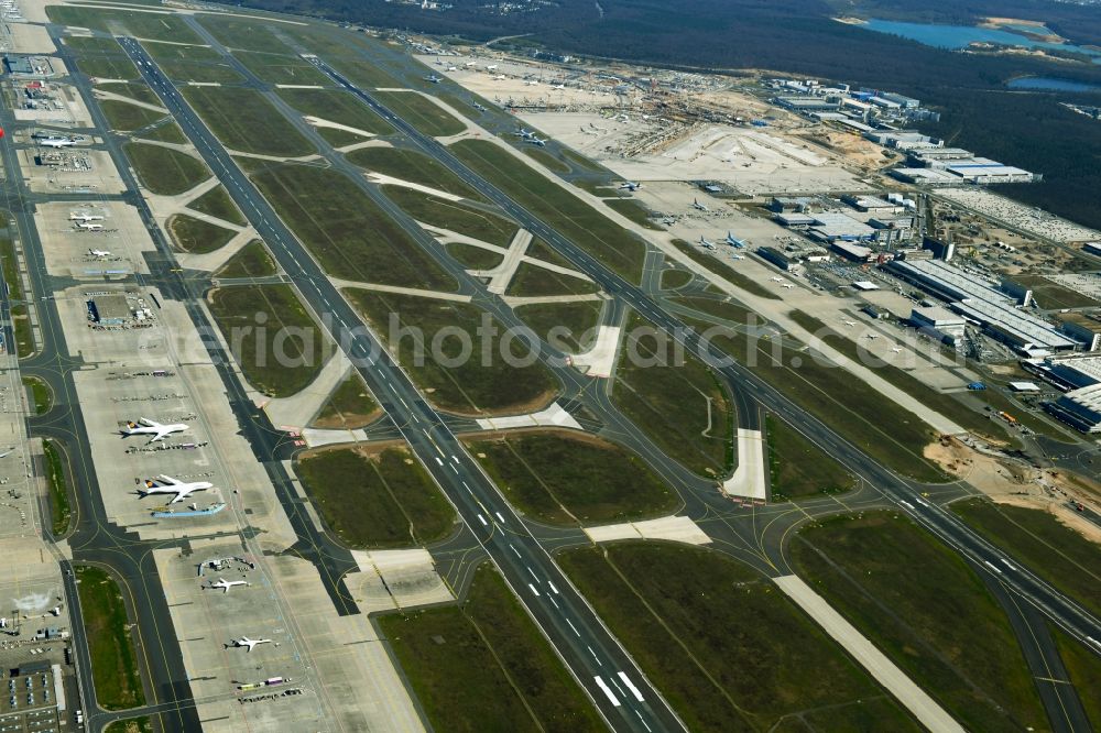 Aerial image Frankfurt am Main - Runway with hangar taxiways and terminals on the grounds of the airport in Frankfurt in the state Hesse, Germany