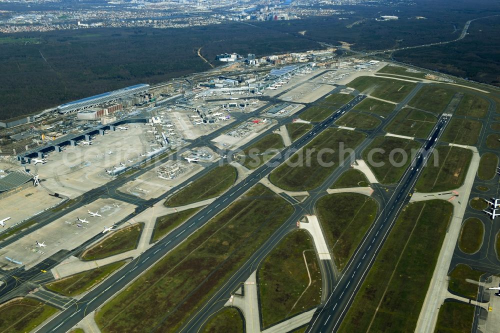 Frankfurt am Main from above - Runway with hangar taxiways and terminals on the grounds of the airport in Frankfurt in the state Hesse, Germany