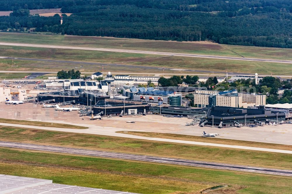 Langenhagen from above - Runway on the grounds of the airport Hannover Langenhagen in the state Lower Saxony