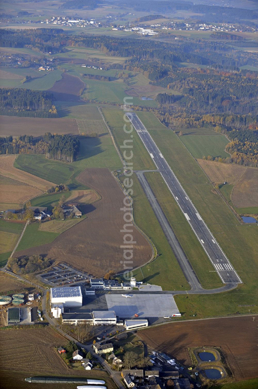 Aerial photograph Hof - Runway with hangar taxiways and terminals on the grounds of the airport in Hof in the state Bavaria, Germany