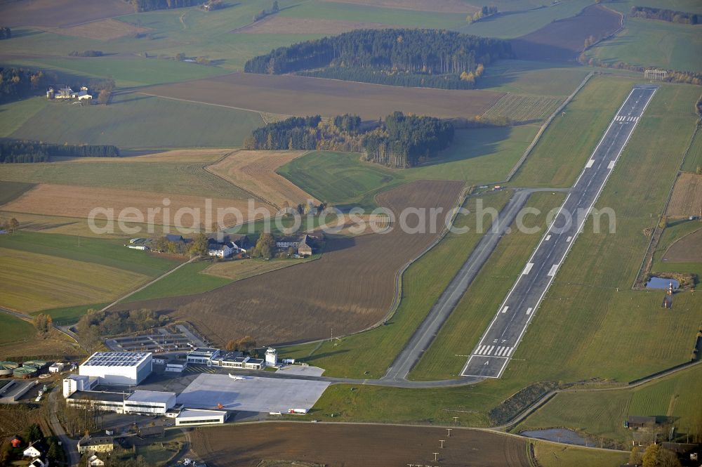 Aerial photograph Hof - Runway with hangar taxiways and terminals on the grounds of the airport in Hof in the state Bavaria, Germany