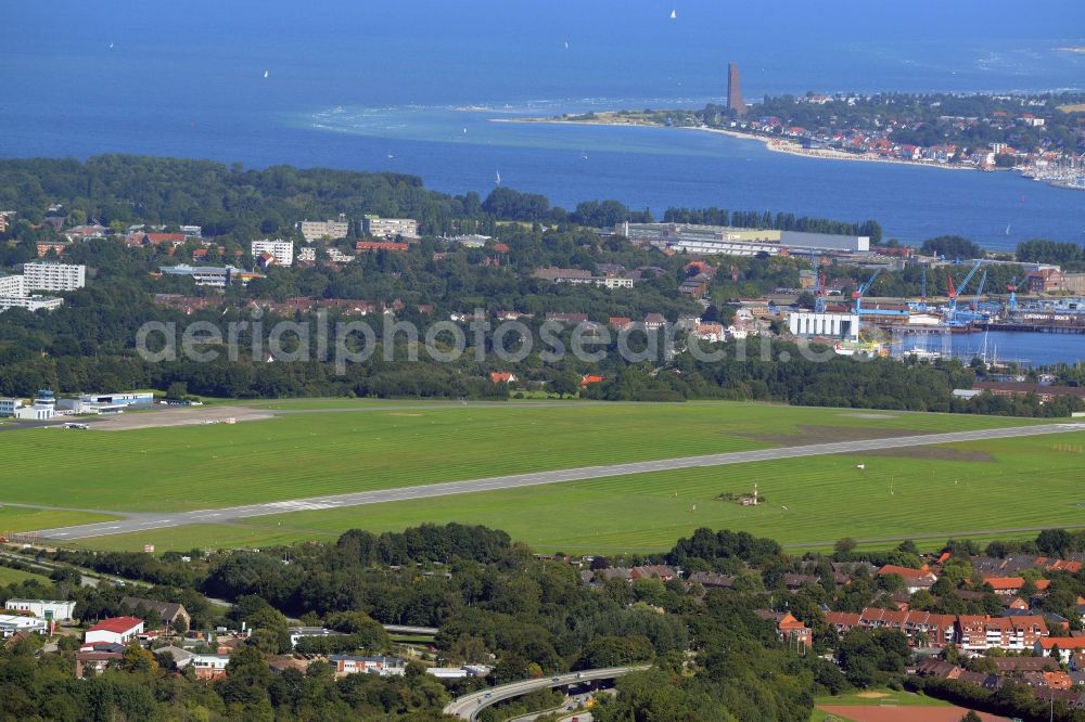 Aerial image Kiel - Runway with hangar taxiways and terminals on the grounds of the airport in Kiel in the state Schleswig-Holstein