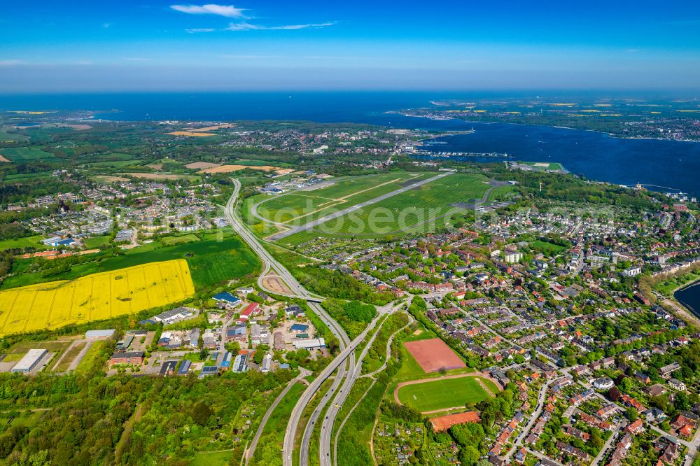 Aerial image Kiel - Runway with hangar taxiways and terminals on the grounds of the airport in Kiel in the state Schleswig-Holstein