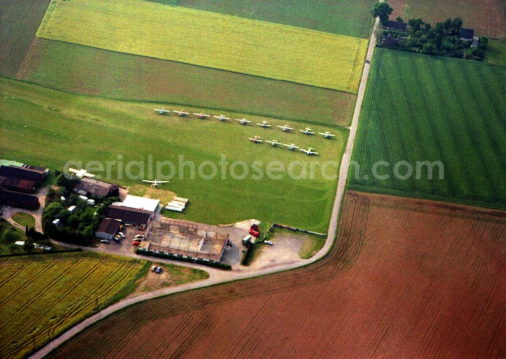 Kamp-Lintfort from the bird's eye view: Site of the airport of the Luftsportgemeinschaft Kamp-Lintfort in Kamp-Lintfort in the state of North Rhine-Westphalia