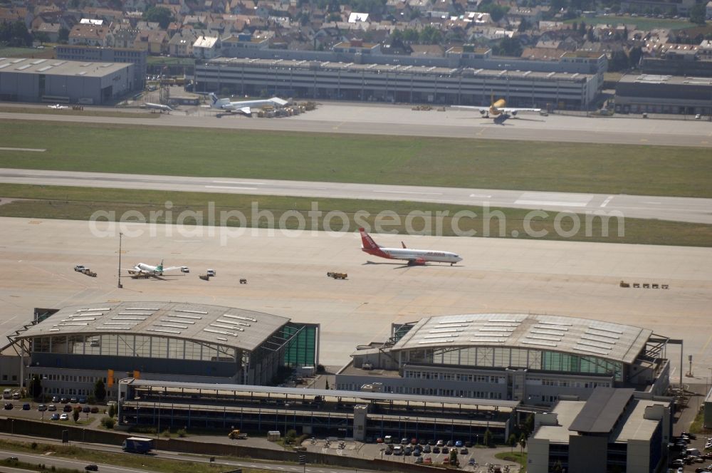 Stuttgart from the bird's eye view: Runway with hangar taxiways and terminals on the grounds of the airport in the district Bernhausen in Stuttgart in the state Baden-Wuerttemberg, Germany