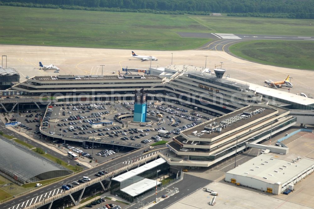 Köln from above - Runway with hangar taxiways and terminals on the grounds of the airport in the district Grengel in Cologne in the state North Rhine-Westphalia, Germany