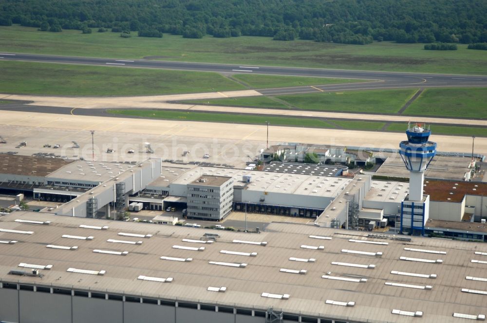 Köln from above - Runway with hangar taxiways and terminals on the grounds of the airport in the district Grengel in Cologne in the state North Rhine-Westphalia, Germany