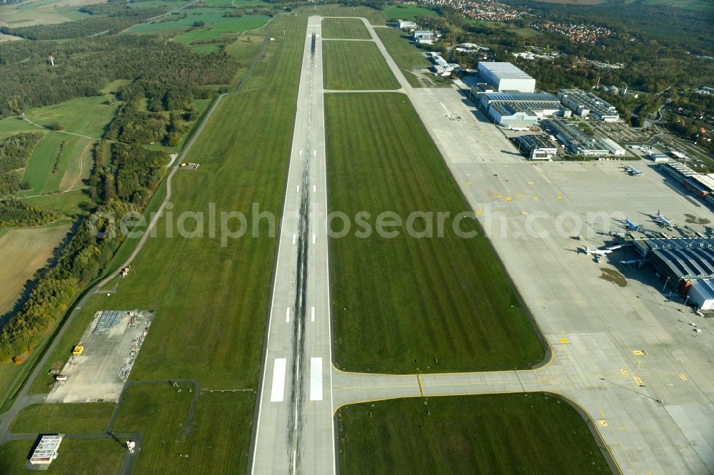 Dresden from the bird's eye view: Runway with hangar taxiways and terminals on the grounds of the airport in the district Klotzsche in Dresden in the state Saxony, Germany