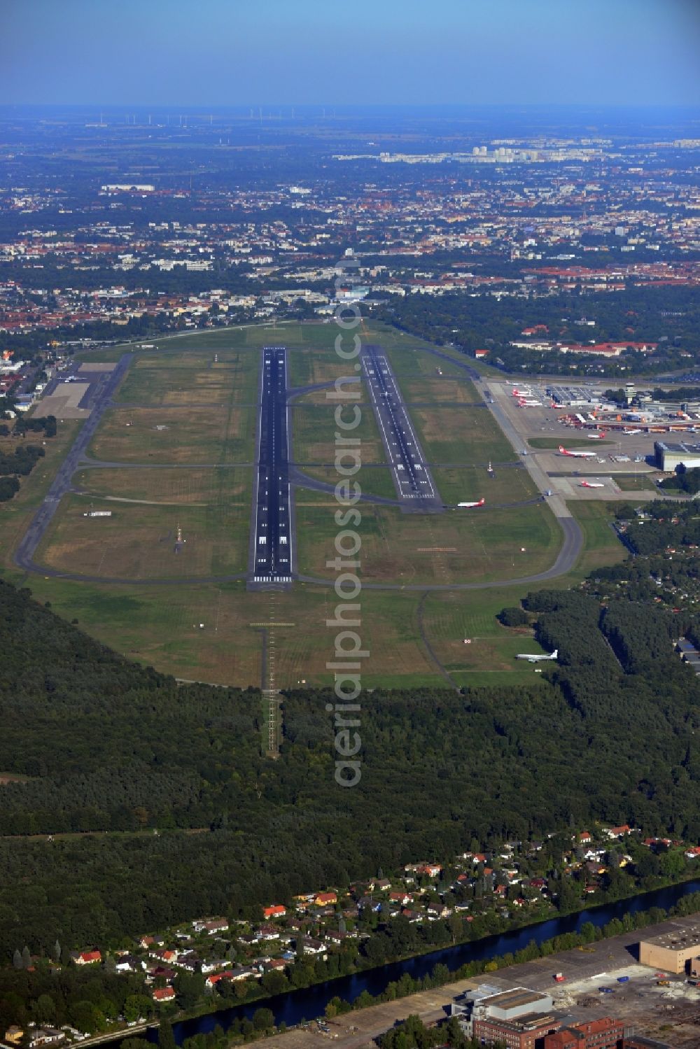 Aerial photograph Berlin - Runway with hangar taxiways and terminals on the grounds of the airport in the district Tegel in Berlin, Germany