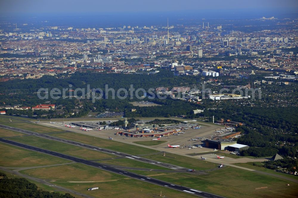 Aerial photograph Berlin - Runway with hangar taxiways and terminals on the grounds of the airport in the district Tegel in Berlin, Germany