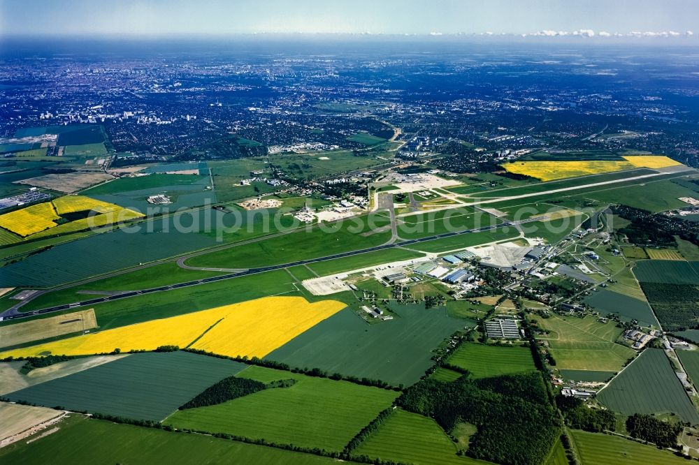 Aerial image Schönefeld - Runway with hangar taxiways and terminals on the grounds of the airport in Schoenefeld in the state Brandenburg