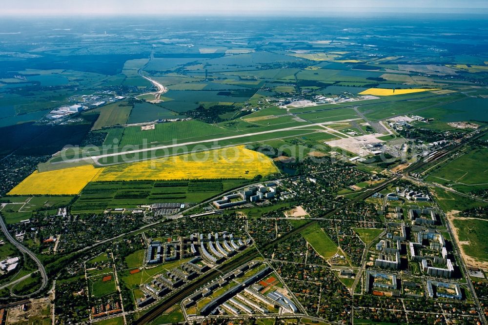 Aerial photograph Schönefeld - Runway with hangar taxiways and terminals on the grounds of the airport in Schoenefeld in the state Brandenburg