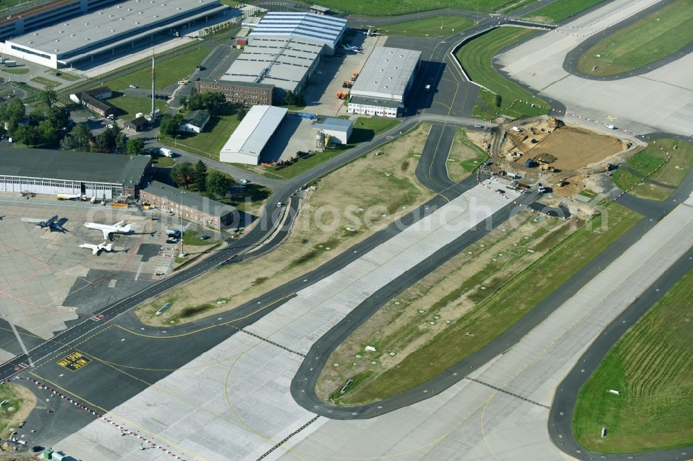 Schönefeld from above - Runway with hangar taxiways and terminals on the grounds of the airport in Schoenefeld in the state Brandenburg, Germany