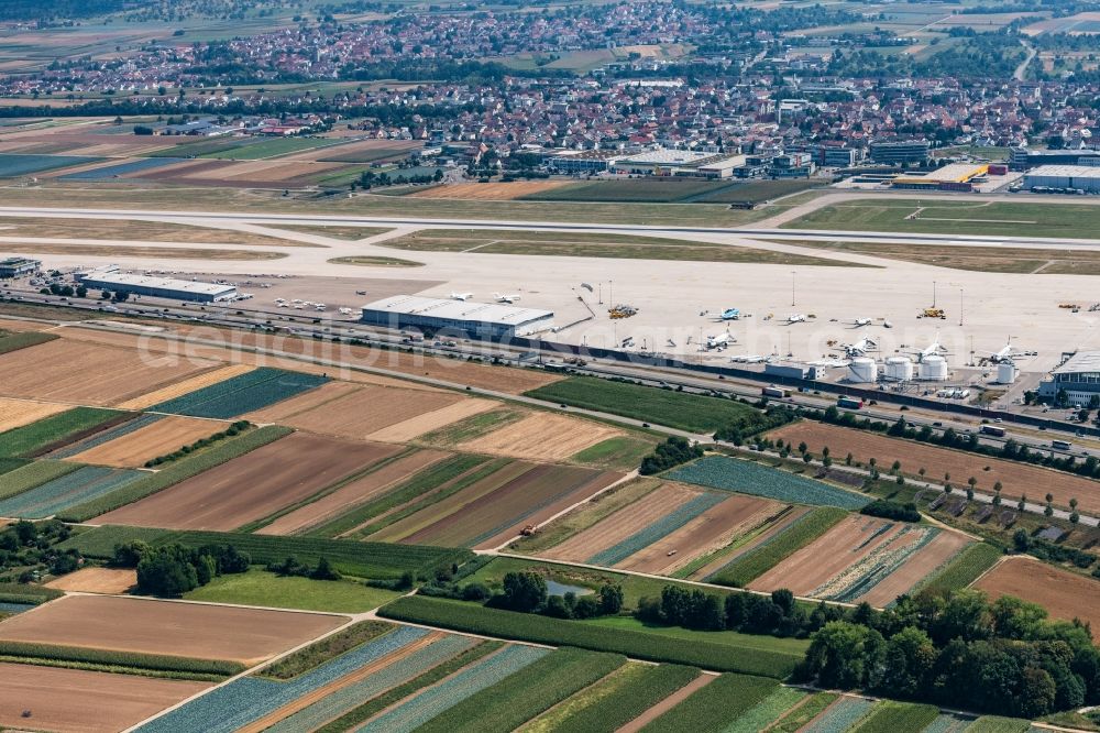 Aerial photograph Stuttgart - Runway with hangar taxiways and terminals on the grounds of the airport in Stuttgart in the state Baden-Wurttemberg, Germany