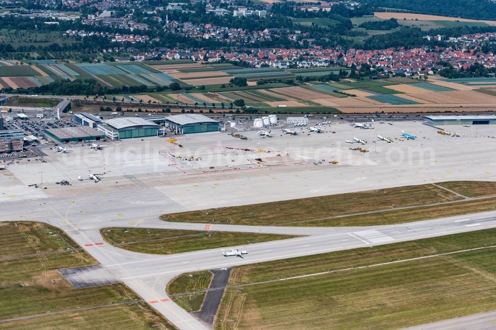 Aerial photograph Stuttgart - Runway with hangar taxiways and terminals on the grounds of the airport in Stuttgart in the state Baden-Wurttemberg, Germany