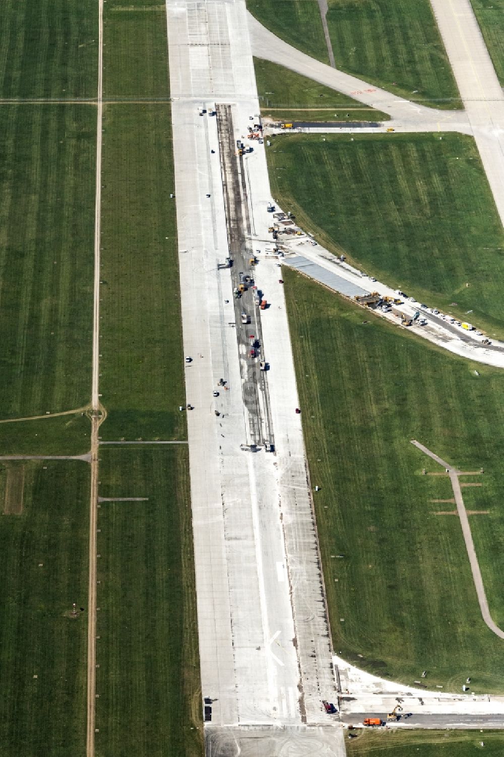 Aerial image Stuttgart - Runway with hangar taxiways and terminals on the grounds of the airport in Stuttgart in the state Baden-Wuerttemberg, Germany