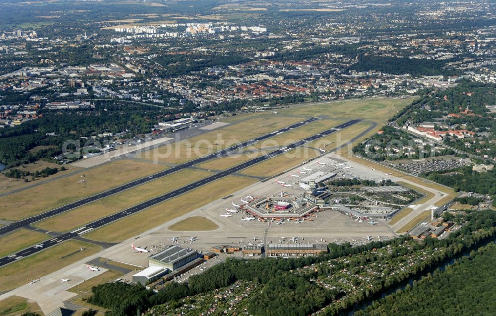 Berlin from the bird's eye view: Runway with hangar taxiways and terminals on the grounds of the Tegel airport in Berlin