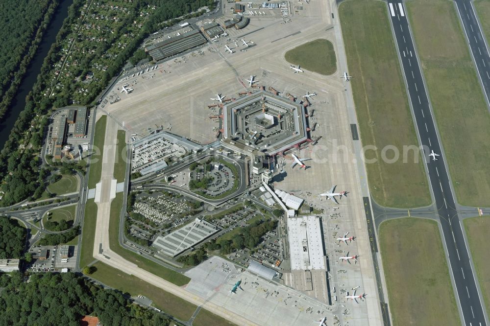 Aerial photograph Berlin - Runway with hangar taxiways and terminals on the grounds of the Tegel airport in Berlin