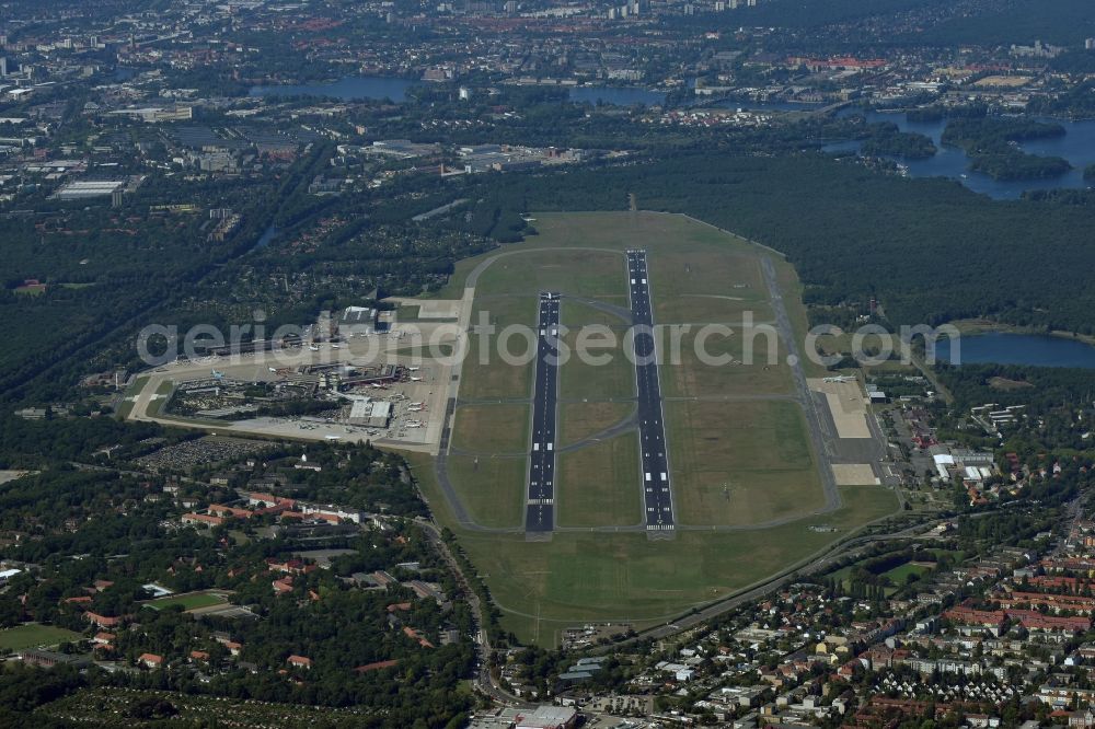 Aerial photograph Berlin - Runway with hangar taxiways and terminals on the grounds of the Tegel airport in Berlin