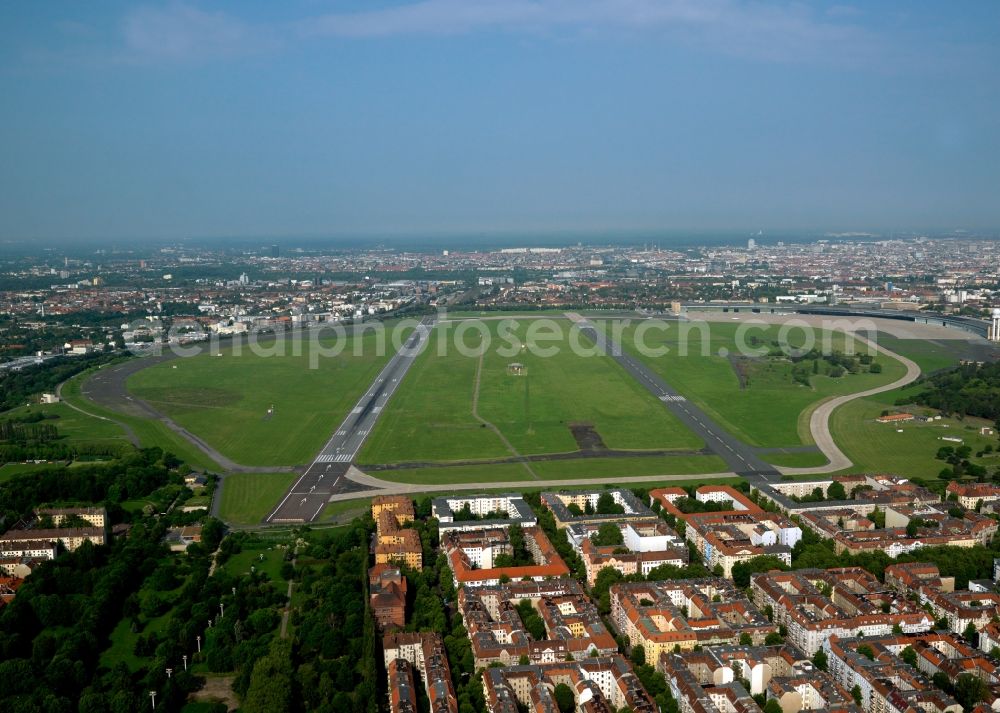 Berlin from the bird's eye view: Runway with hangar taxiways and terminals on the grounds of the airport Tempelhof in Berlin in Germany