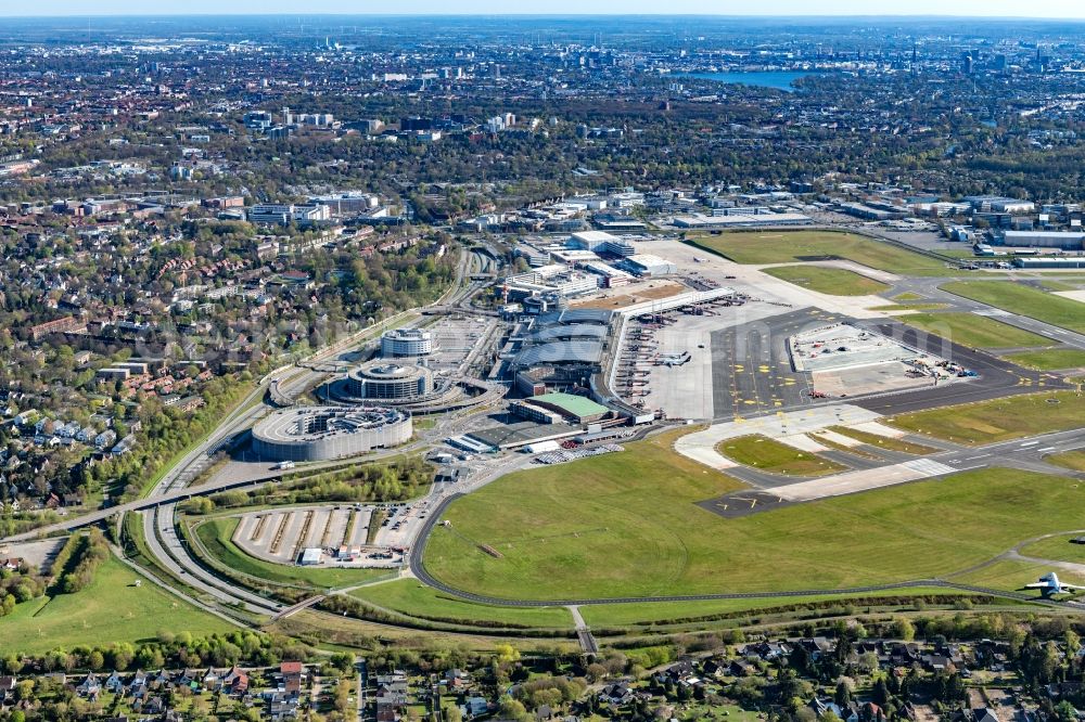 Aerial image Hamburg - Airport grounds with check-in buildings and terminals in the Fuhlsbuettel district in Hamburg