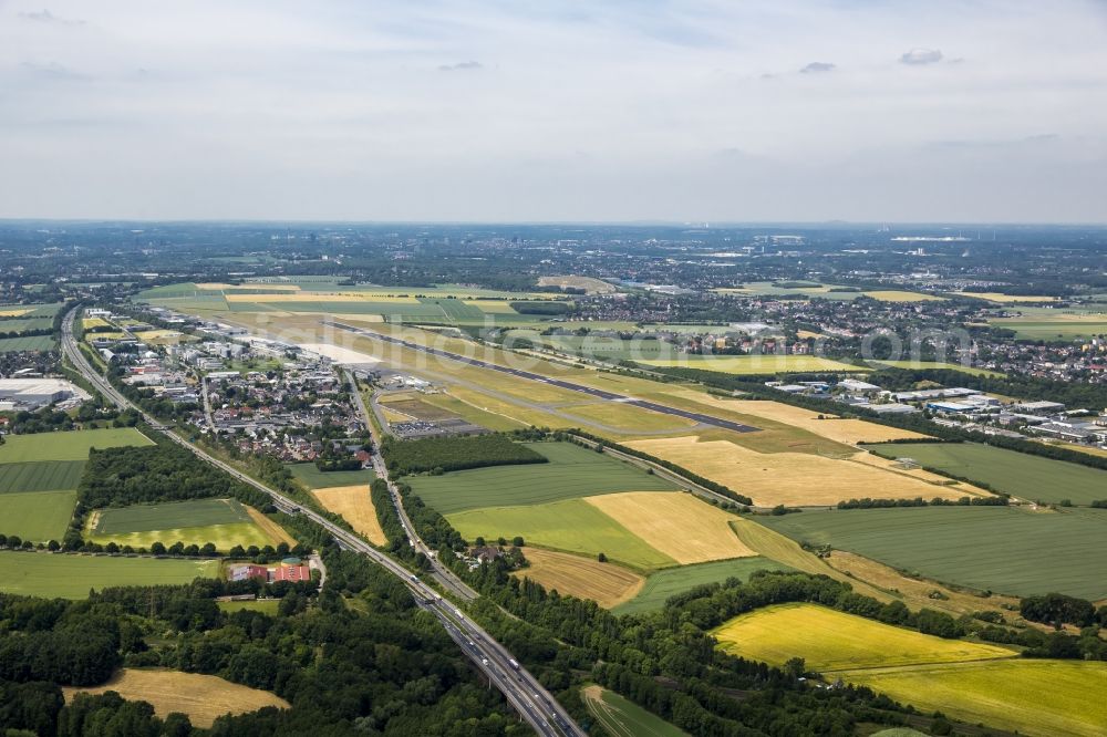 Unna from the bird's eye view: View of the Airport Dortmund in the state of North Rhine-Westphalia. View of the runway with hangars, taxiways and terminals on the grounds of the airport Dortmund Airport 21. Federal highway B1 takes its course in the South of the airport compound