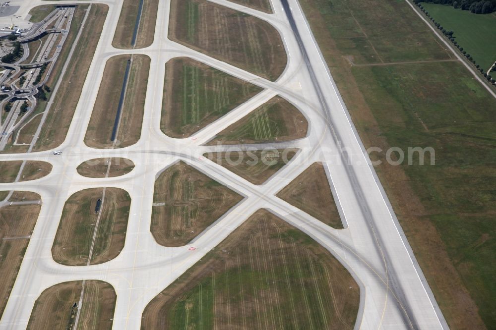 Aerial image München-Flughafen - Runways with taxiways on the area of Munich Airport in the state of Bavaria. Munich Airport Franz Josef Strauss (IATA: MUC, ICAO: EDDM) is the commercial airport in the Bavarian capital of Munich and is one of the largest aviation hubs in Europe