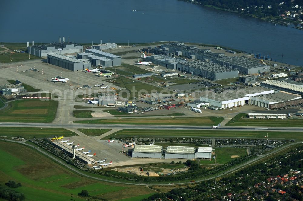 Hamburg from the bird's eye view: The Hamburg Finkenwerder Airport, a special airfield and part of the plant site, the Airbus Operations GmbH in Hamburg-Finkenwerder at the river Elbe