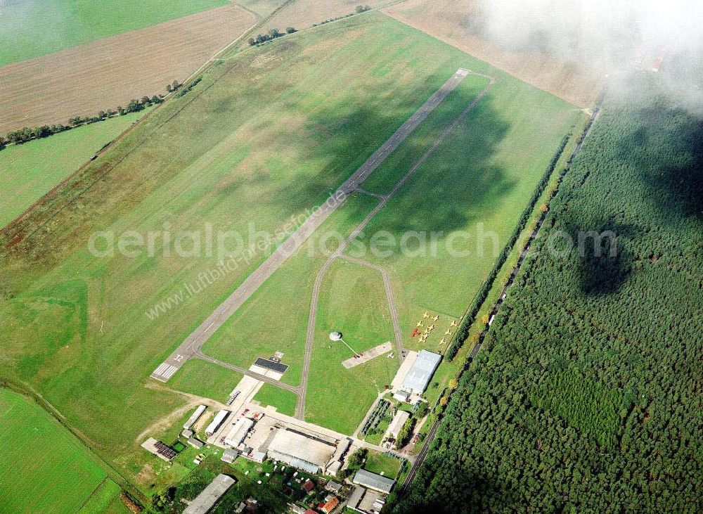 Kyritz / Brandenburg from the bird's eye view: Gelände des Flugplatzes Kyritz / Brandenburg.