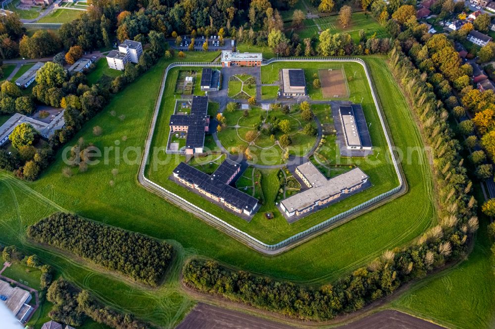 Bedburg-Hau from the bird's eye view: Security fencing on the grounds of forensics - psychiatry LVR-Klinik in Bedburg-Hau in the state North Rhine-Westphalia, Germany