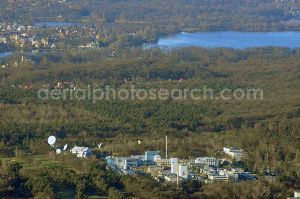 Aerial photograph Berlin - The grounds of the Research Institute at the Helmholtz-Zentrum Berlin Hahn. Meitner-Platz 1 in 14109 Berlin. The site is surrounded by an air space restricted area (EDR-4), as safety systems as a research reactor and a telecommunications earth station in operation