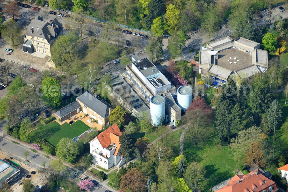 Aerial image Berlin-Dahlem - Gelände des Fritz-Haber-Institut der Max-Planck-Gesellschaft in Berlin - Dahlem am Faradayweg 4 - 6 in 14195 Berlin. Area of the Fritz-Haber-Institut der Max-Planck-Gesellschaft in Berlin - Dahlem.