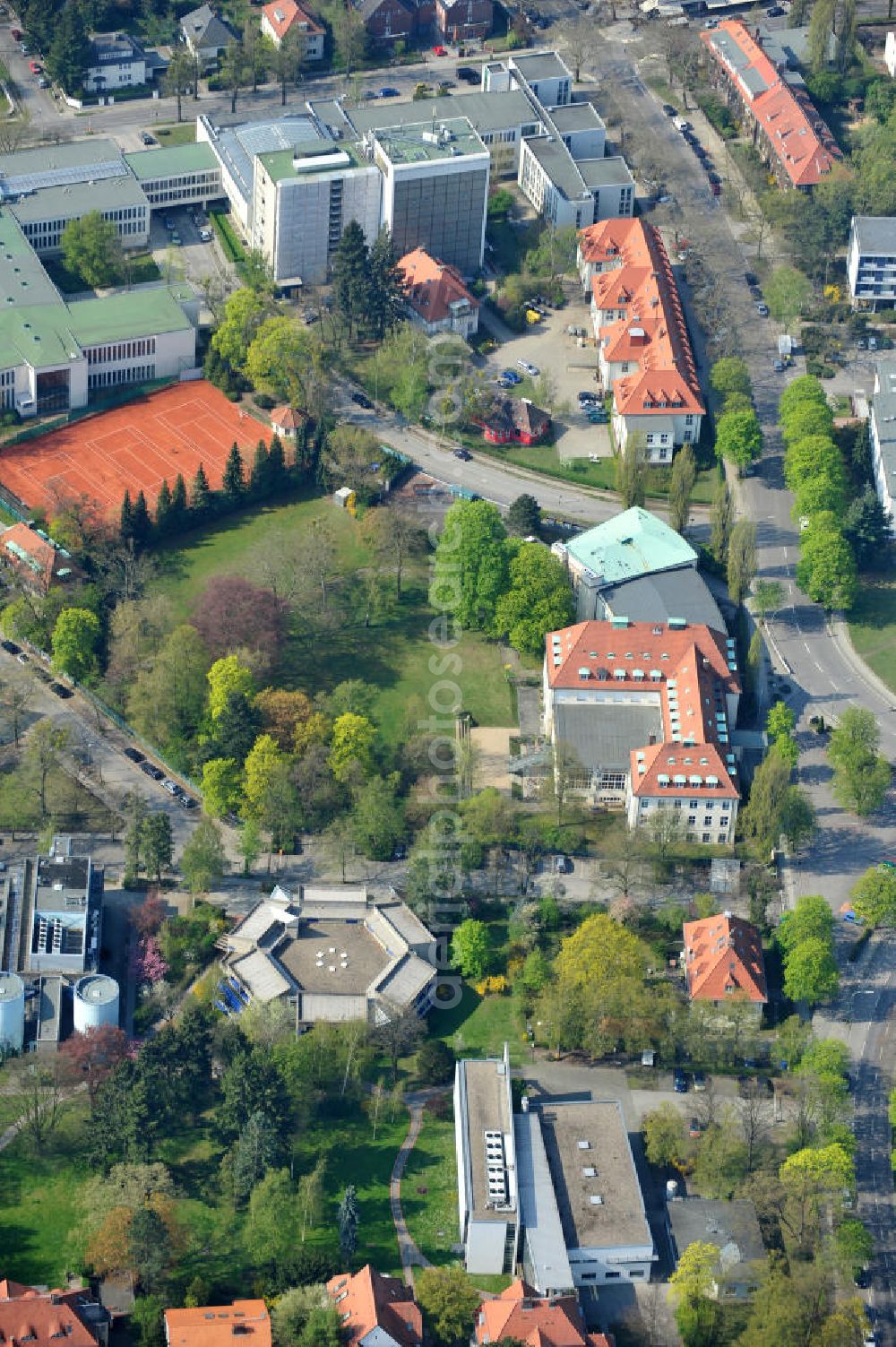 Berlin-Dahlem from above - Gelände des Fritz-Haber-Institut der Max-Planck-Gesellschaft in Berlin - Dahlem am Faradayweg 4 - 6 in 14195 Berlin. Area of the Fritz-Haber-Institut der Max-Planck-Gesellschaft in Berlin - Dahlem.