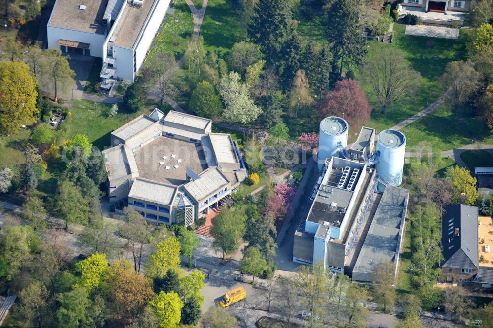 Aerial image Berlin-Dahlem - Gelände des Fritz-Haber-Institut der Max-Planck-Gesellschaft in Berlin - Dahlem am Faradayweg 4 - 6 in 14195 Berlin. Area of the Fritz-Haber-Institut der Max-Planck-Gesellschaft in Berlin - Dahlem.