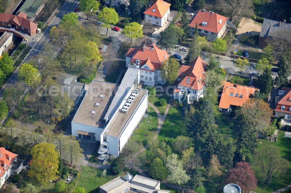 Aerial photograph Berlin-Dahlem - Gelände des Fritz-Haber-Institut der Max-Planck-Gesellschaft in Berlin - Dahlem am Faradayweg 4 - 6 in 14195 Berlin. Area of the Fritz-Haber-Institut der Max-Planck-Gesellschaft in Berlin - Dahlem.