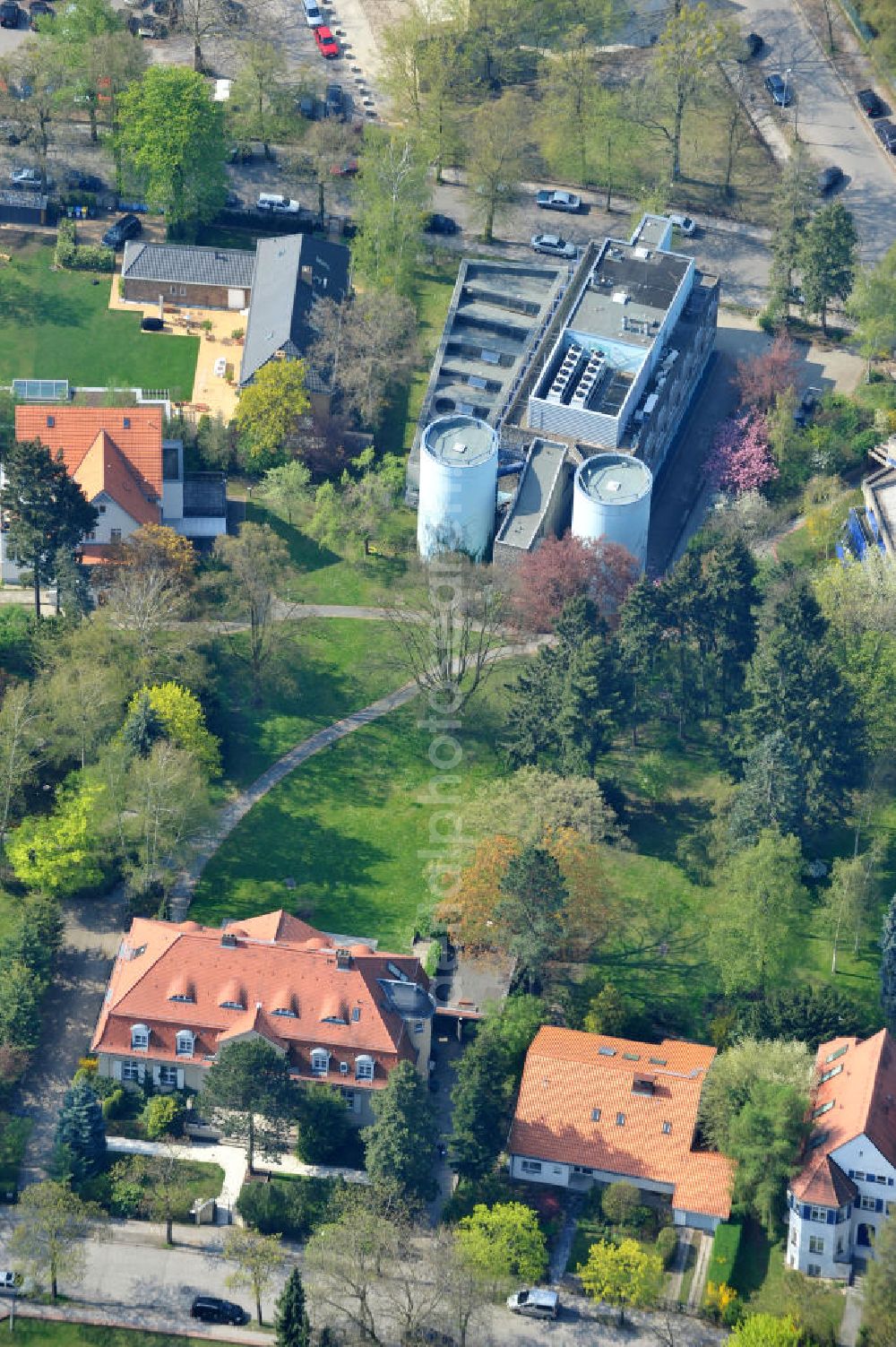 Aerial image Berlin-Dahlem - Gelände des Fritz-Haber-Institut der Max-Planck-Gesellschaft in Berlin - Dahlem am Faradayweg 4 - 6 in 14195 Berlin. Area of the Fritz-Haber-Institut der Max-Planck-Gesellschaft in Berlin - Dahlem.