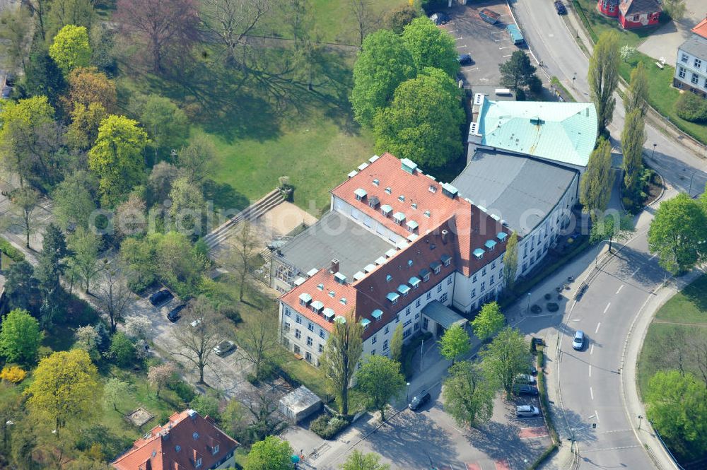 Berlin-Dahlem from the bird's eye view: Gelände des Fritz-Haber-Institut der Max-Planck-Gesellschaft in Berlin - Dahlem am Faradayweg 4 - 6 in 14195 Berlin. Area of the Fritz-Haber-Institut der Max-Planck-Gesellschaft in Berlin - Dahlem.