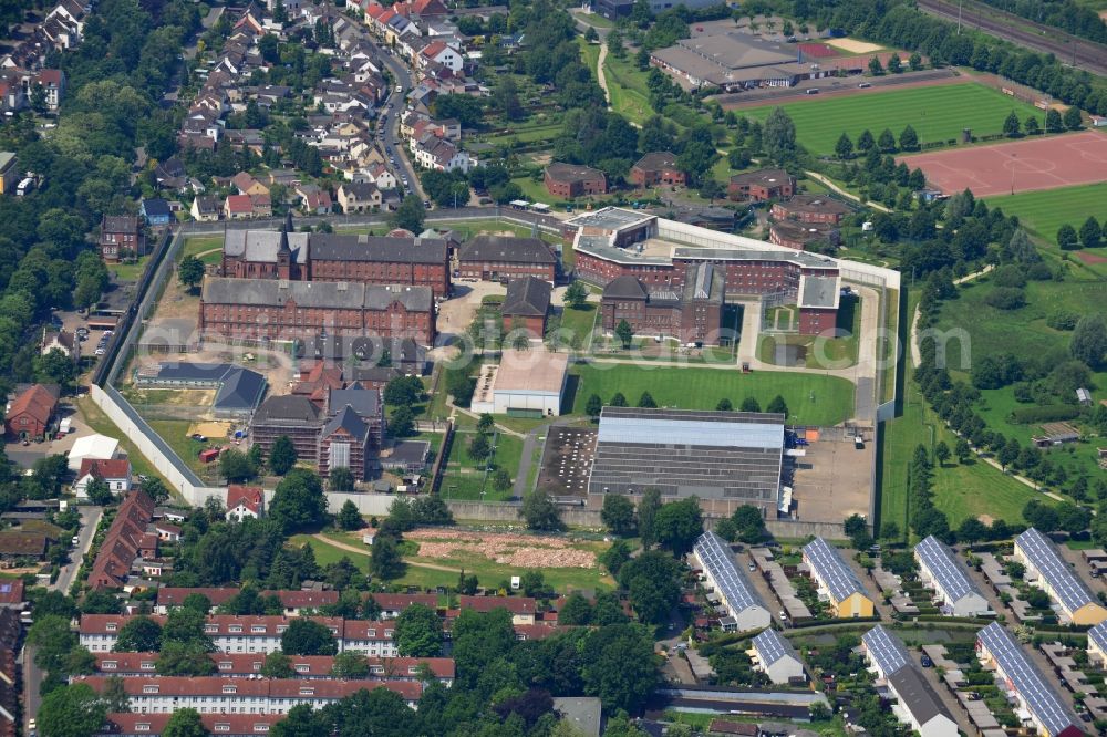 Bremen from the bird's eye view: Terrain and prison-building complex of the prison JVA Bremen