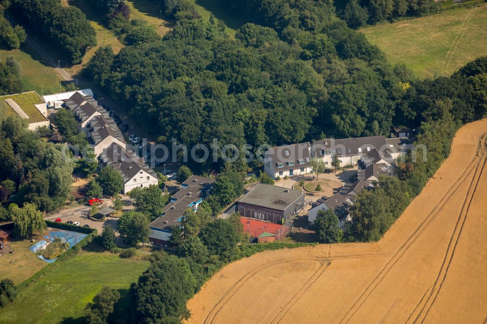 Aerial image Oberhausen - ground, administration and basis of the charitable organization Friedensdorf International with a gym at Rua Hiroshima - Pfeilstrasse in the district Brink in Oberhausen in the state North Rhine-Westphalia, Germany