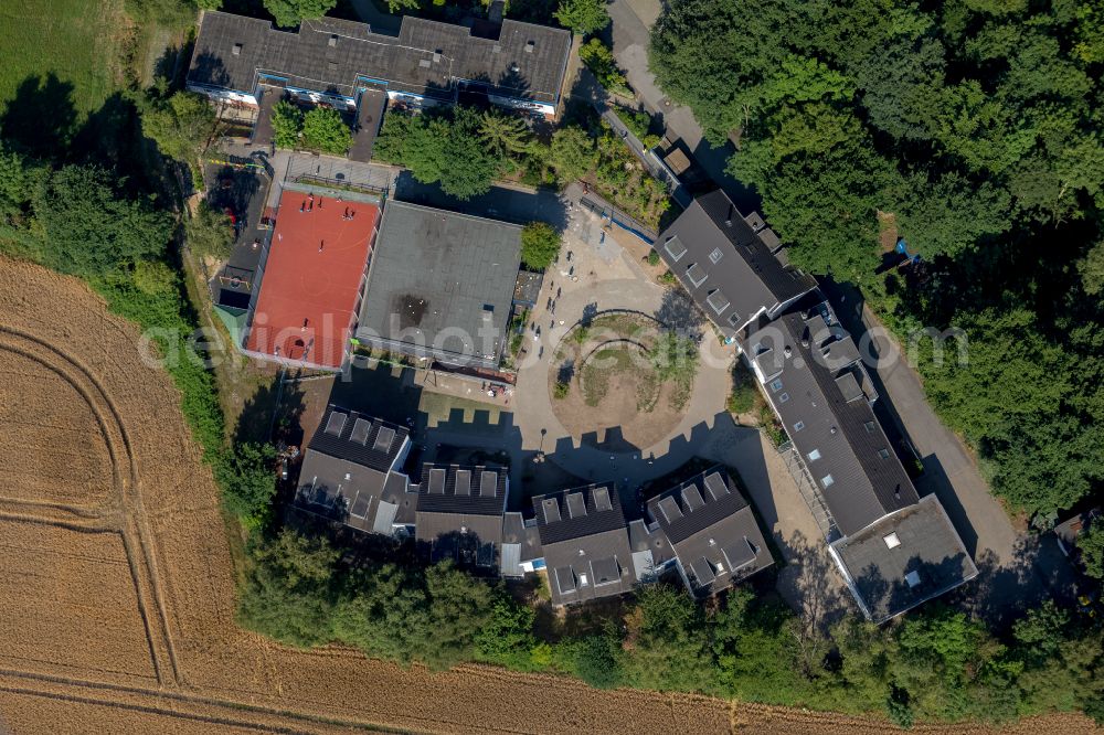 Aerial photograph Oberhausen - ground, administration and basis of the charitable organization Friedensdorf International with a gym at Rua Hiroshima - Pfeilstrasse in the district Brink in Oberhausen in the state North Rhine-Westphalia, Germany