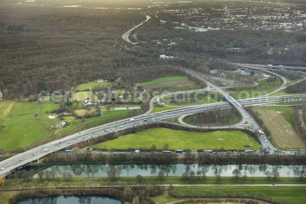 Aerial photograph Mülheim - Site of the planned truck stop Kaiserberg on the highway in Mülheim in the state of North Rhine-Westphalia